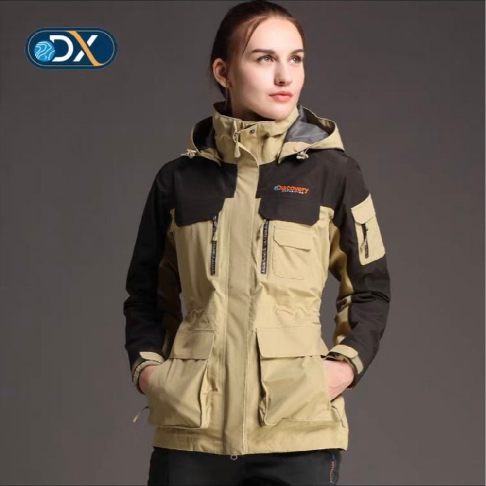 Discovery Tan and Black expedition jacket L NWT